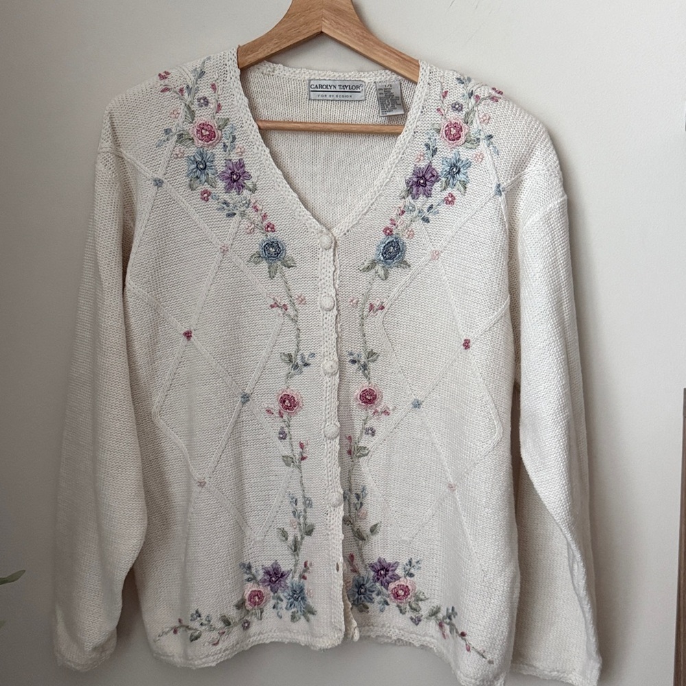 Carolyn Taylor Cream Floral Embroidered V-Neck Cardigan Sweater